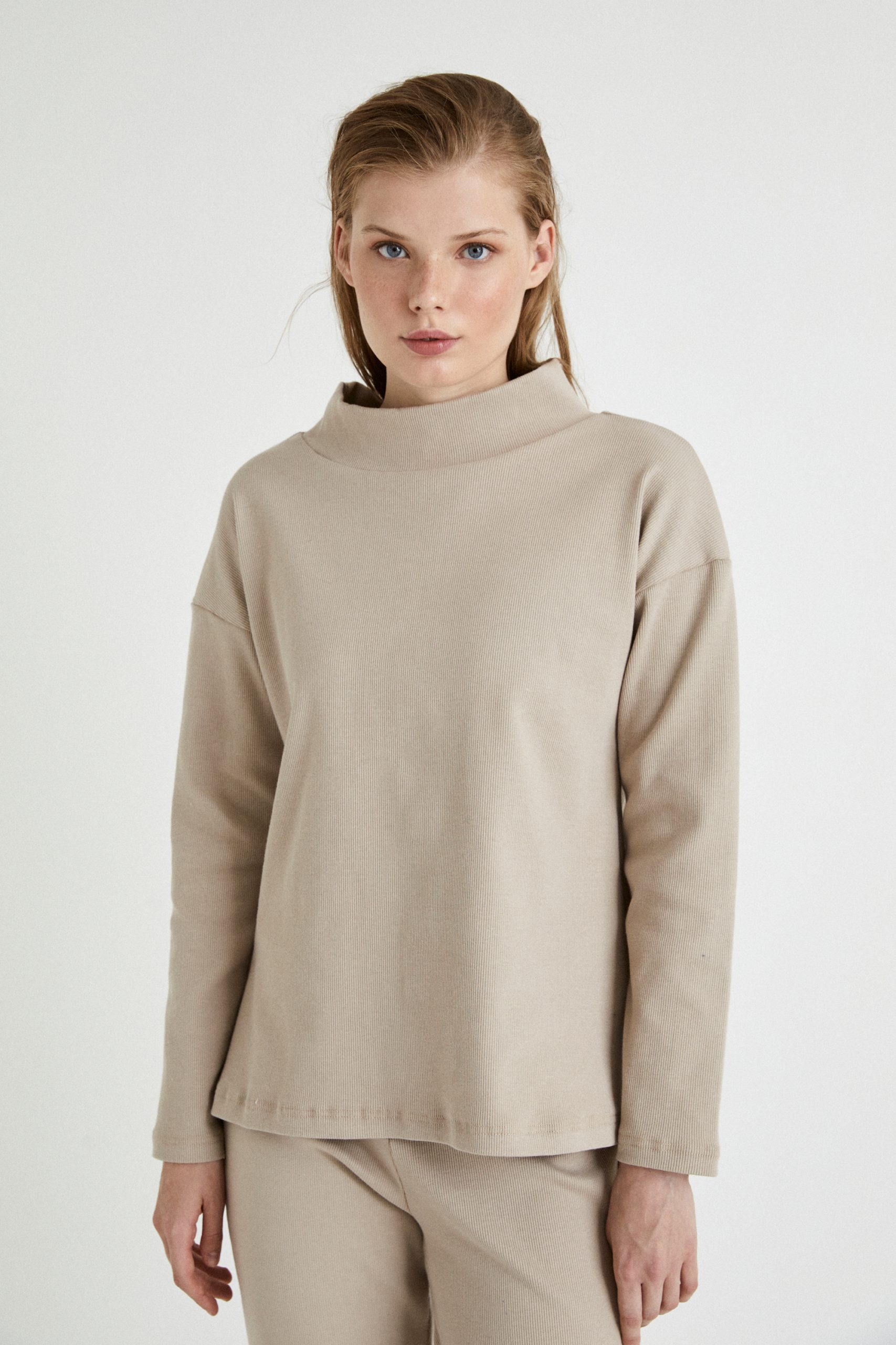 camiseta cuello alto