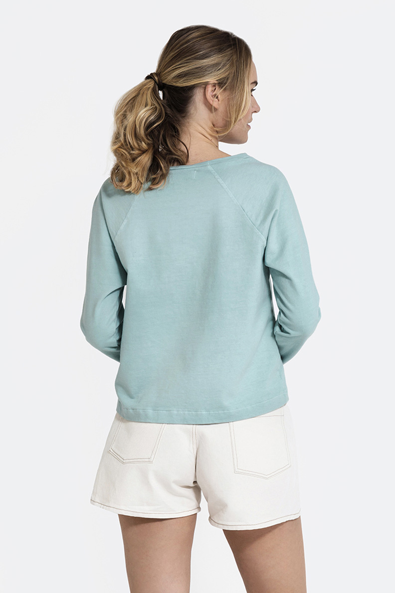 green women's sweatshirt sustainable fashion